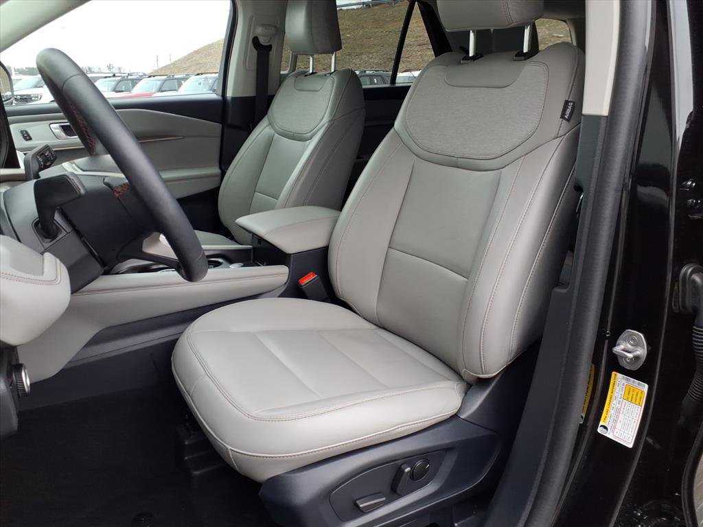 Certified 2025 Ford Explorer Active w/ Active Comfort Package image 9