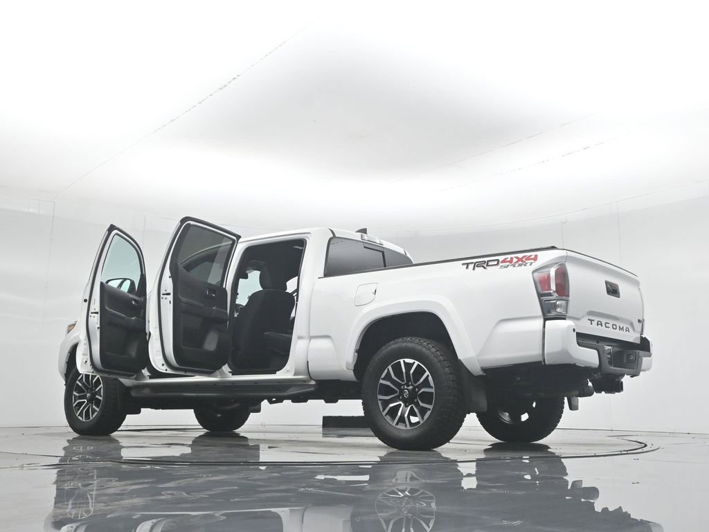 Used 2022 Toyota Tacoma TRD Sport image 3