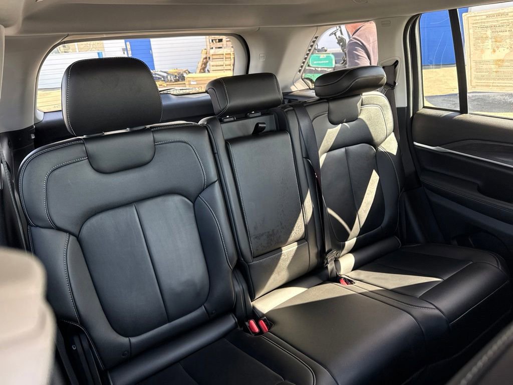 Used 2023 Jeep Grand Cherokee Limited AWD/4WD image 29