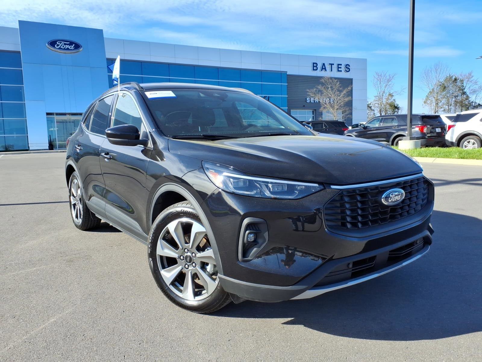 Certified 2025 Ford Escape Platinum w/ Class II Trailer Tow Package image 7