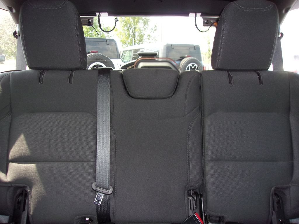 Used 2022 Jeep Wrangler Unlimited Sport AWD/4WD image 14