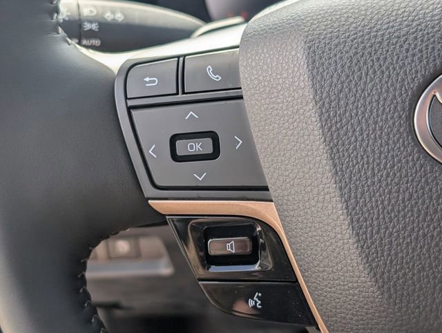 Used 2025 Toyota Crown Signia XLE image 22