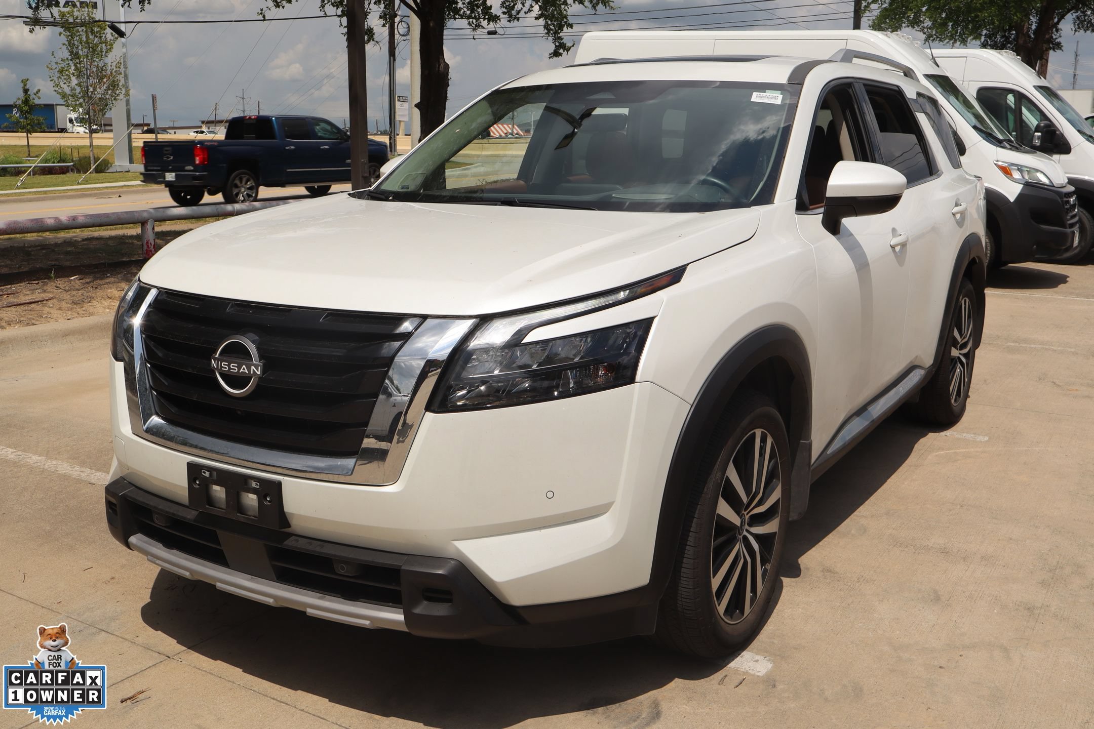 Used 2025 Nissan Pathfinder Platinum FWD image 8
