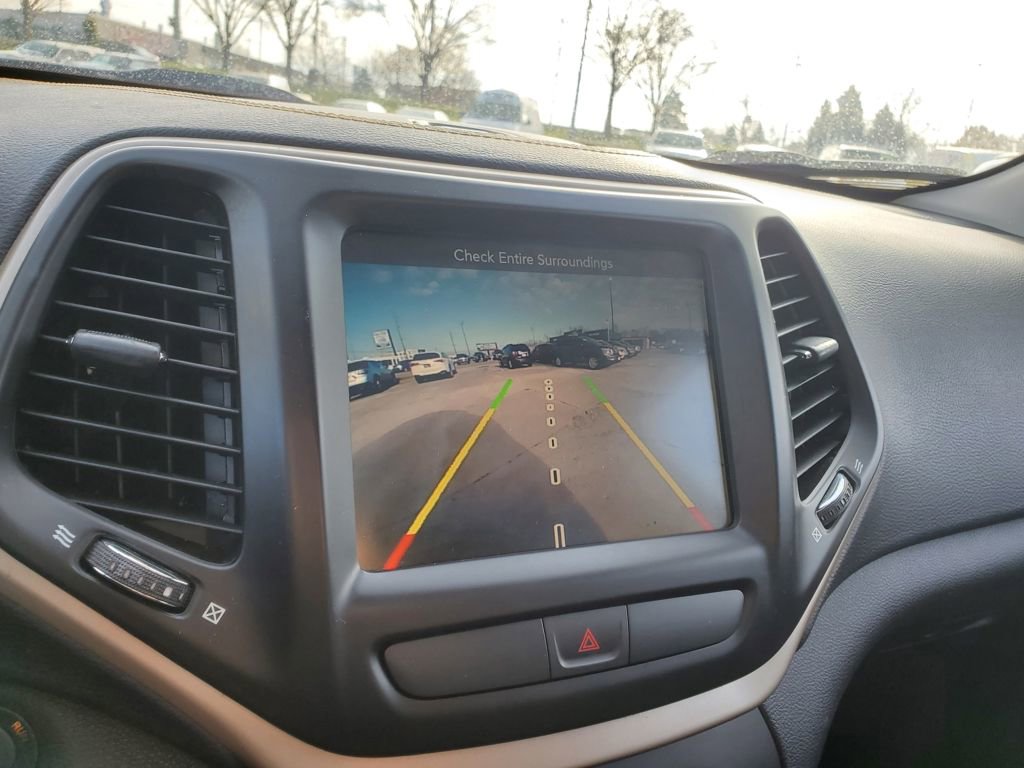 Used 2016 Jeep Cherokee Limited image 25