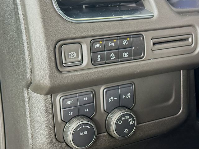 Used 2023 Chevrolet Suburban Z71 w/ Luxury Package image 12