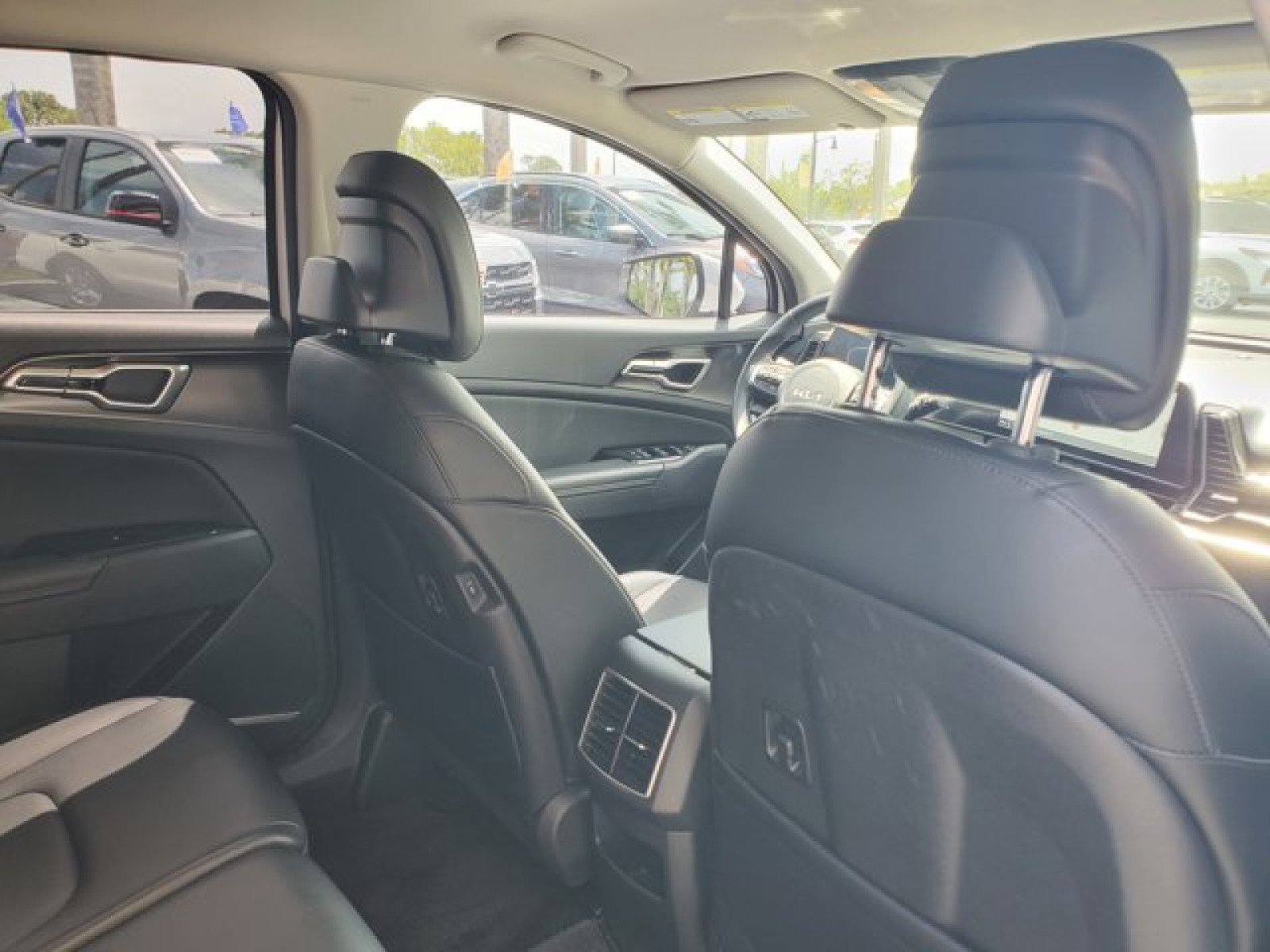 Used 2024 Kia Sportage EX image 30