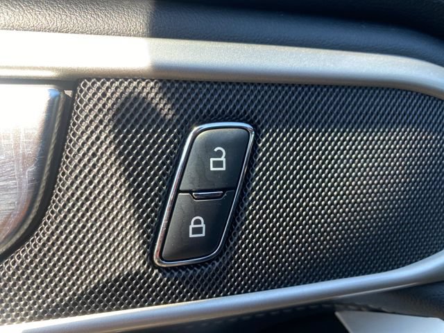 Certified 2022 Ford Explorer XLT w/ Equipment Group 202A AWD/4WD image 16