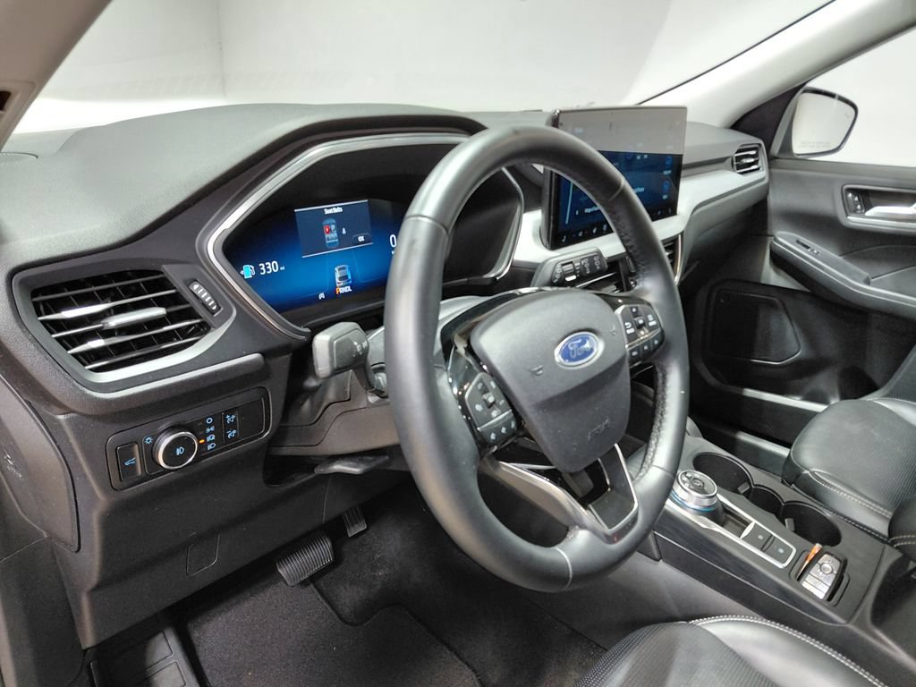 Certified 2025 Ford Escape Platinum AWD/4WD image 25