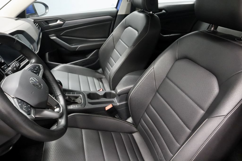Used 2024 Volkswagen Jetta SE FWD image 24