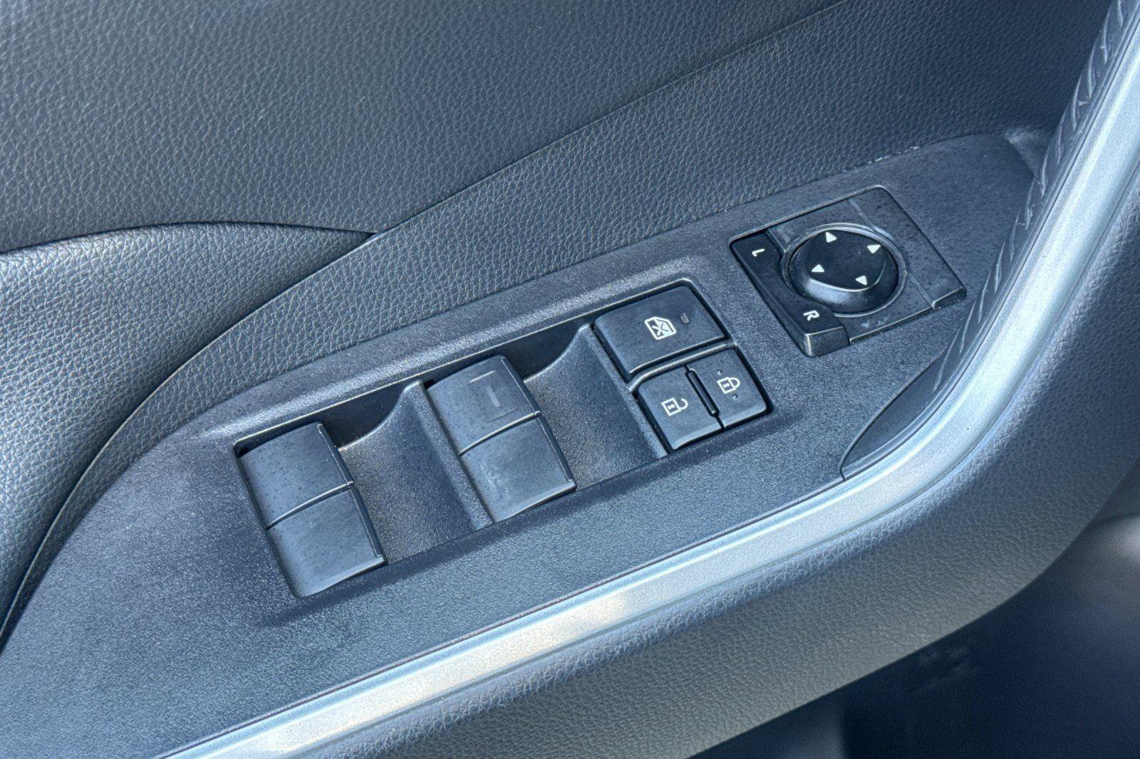 Used 2021 Toyota RAV4 SE w/ Weather & Moonroof Package AWD/4WD image 17