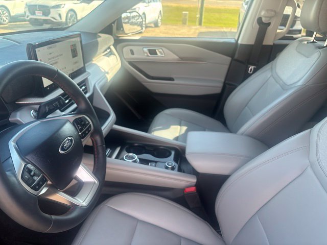 Certified 2025 Ford Explorer Active w/ Active Comfort Package RWD image 14