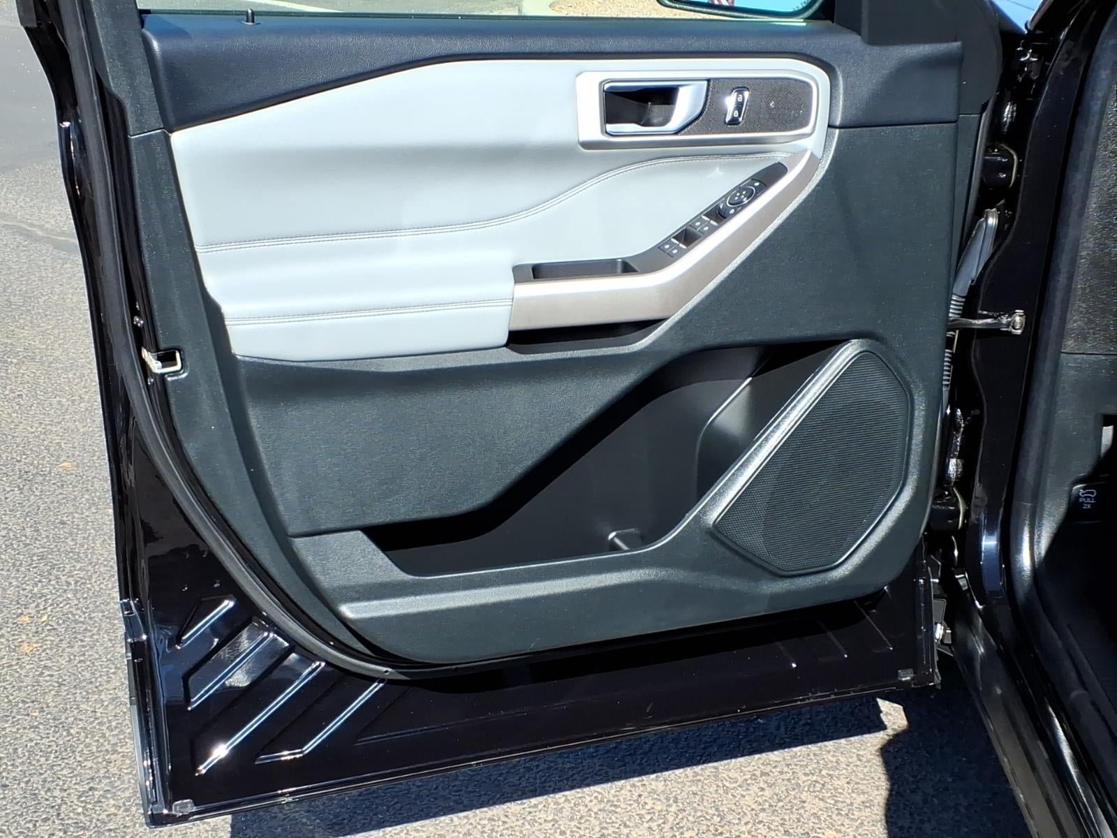 Certified 2023 Ford Explorer XLT w/ Equipment Group 202A RWD image 22