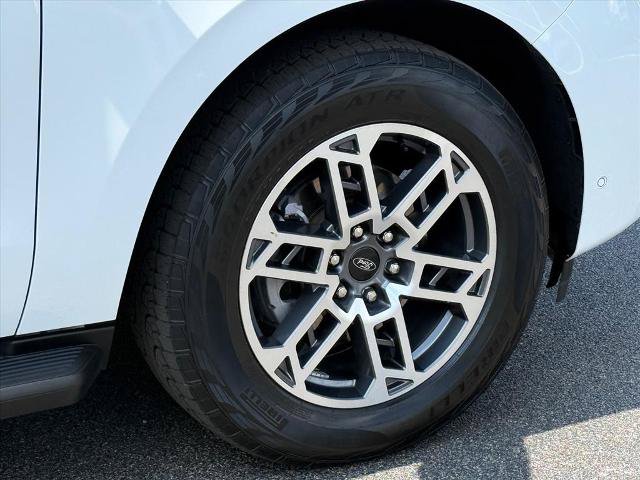 Certified 2025 Ford Expedition Active AWD/4WD image 9