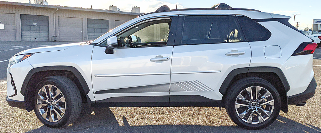 Used 2023 Toyota RAV4 XLE Premium AWD/4WD image 5