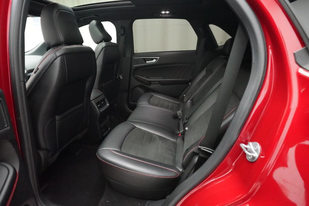 Certified 2022 Ford Edge ST-Line AWD/4WD image 16