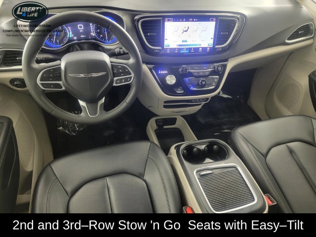 Used 2024 Chrysler Pacifica Touring-L FWD image 31