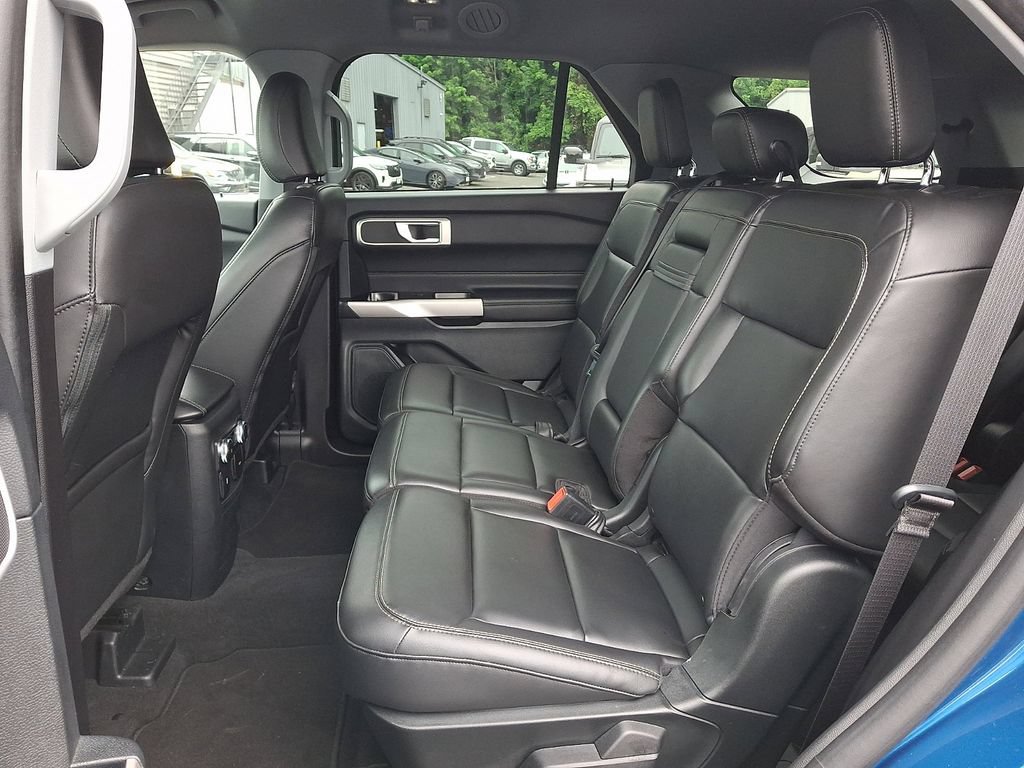 Certified 2022 Ford Explorer XLT w/ Equipment Group 202A AWD/4WD image 8