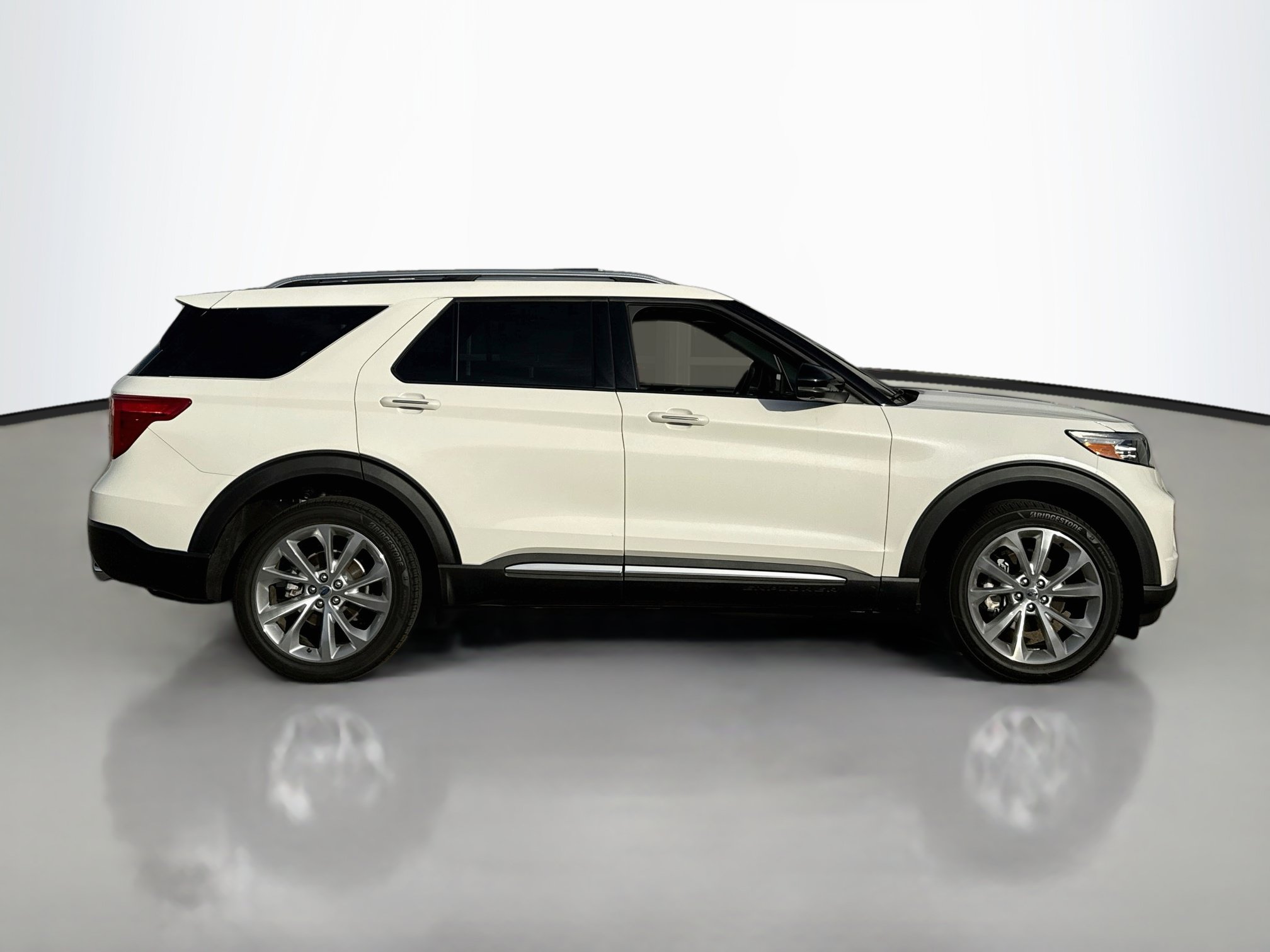 Certified 2023 Ford Explorer Platinum w/ Technology Package AWD/4WD image 8