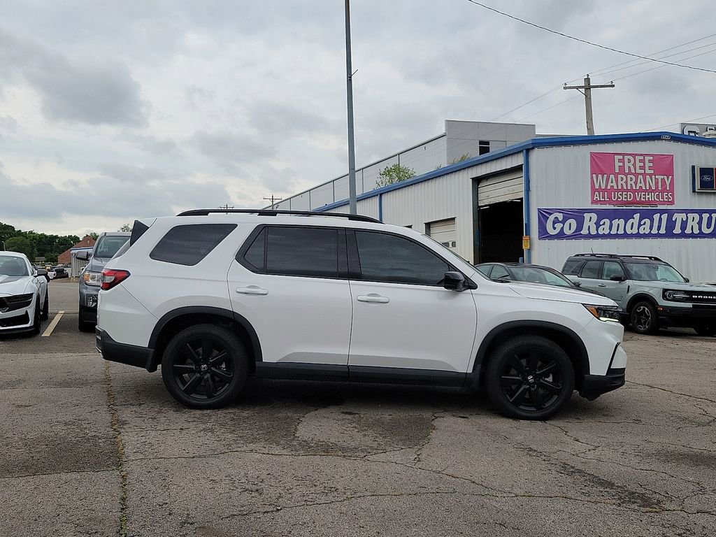 Used 2025 Honda Pilot Black Edition image 6
