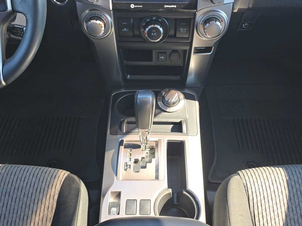Used 2022 Toyota 4Runner SR5 AWD/4WD image 13