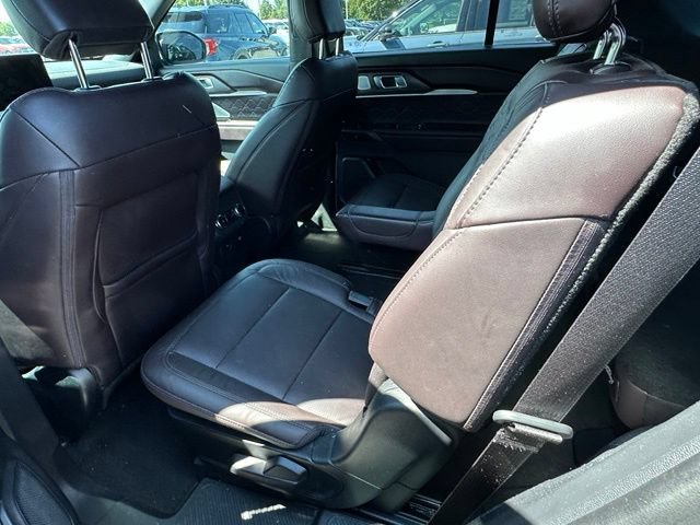 Certified 2025 Ford Explorer Platinum w/ Ultimate Package AWD/4WD image 9