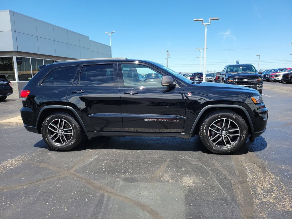 Used 2017 Jeep Grand Cherokee Trailhawk w/ Trailhawk Luxury Group AWD/4WD image 2