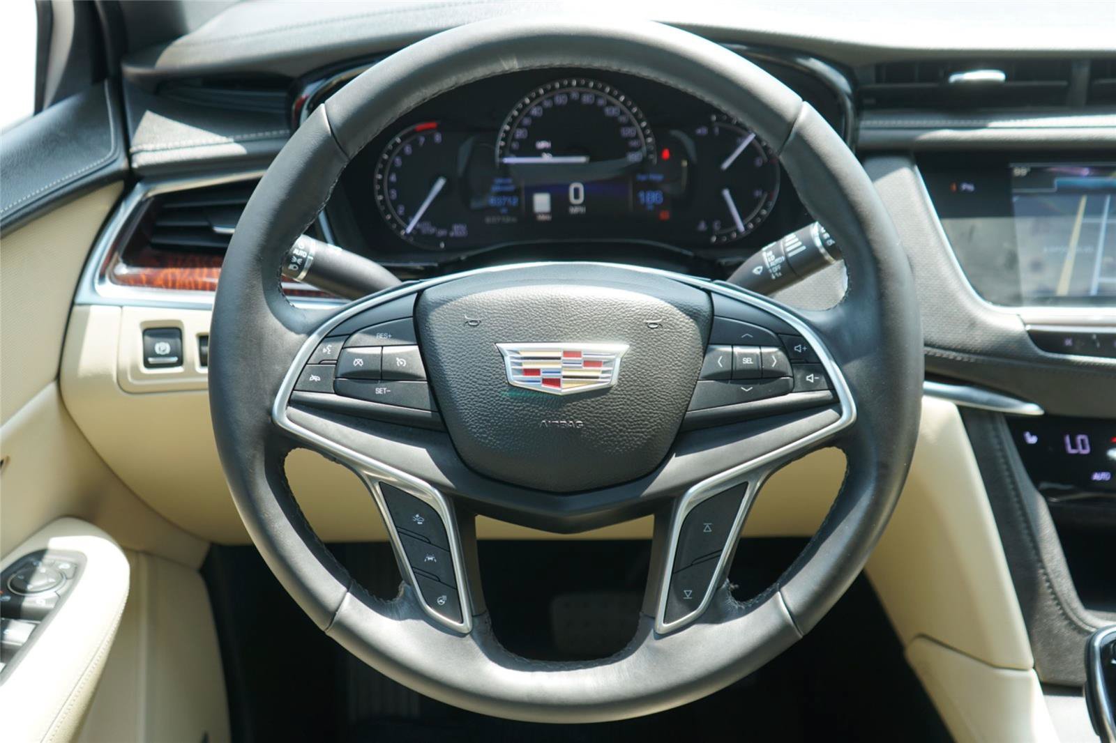 Used 2017 Cadillac XT5 Luxury w/ Driver Awareness Package FWD image 26