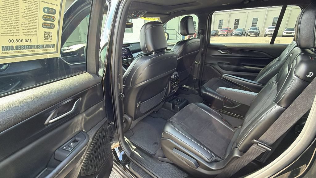 Used 2024 Jeep Grand Cherokee L Altitude RWD image 27
