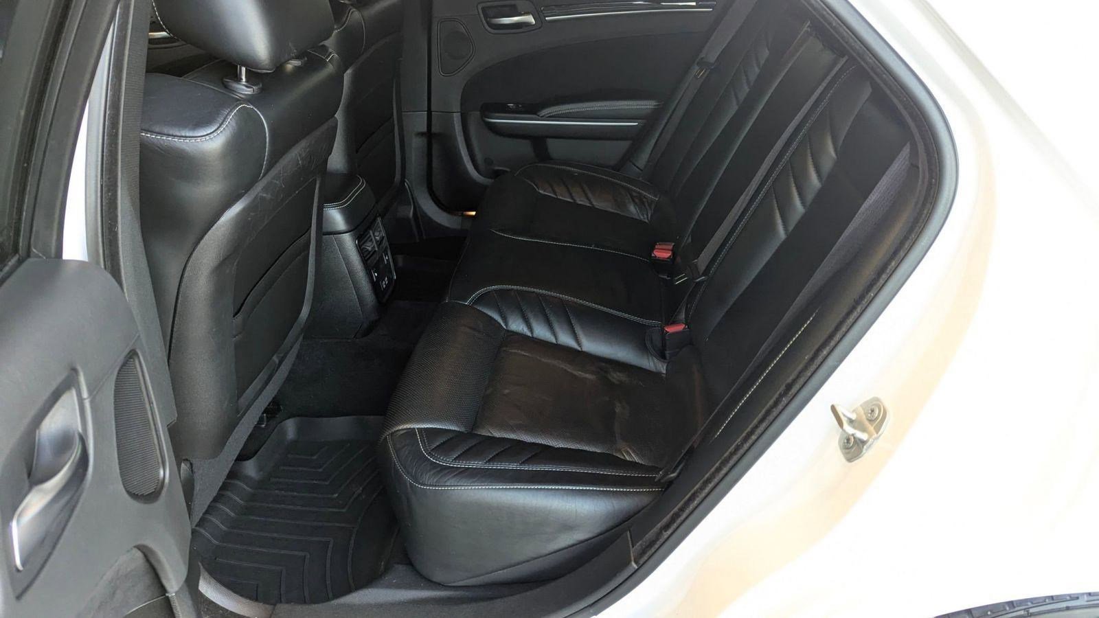 Used 2023 Chrysler 300 C image 14