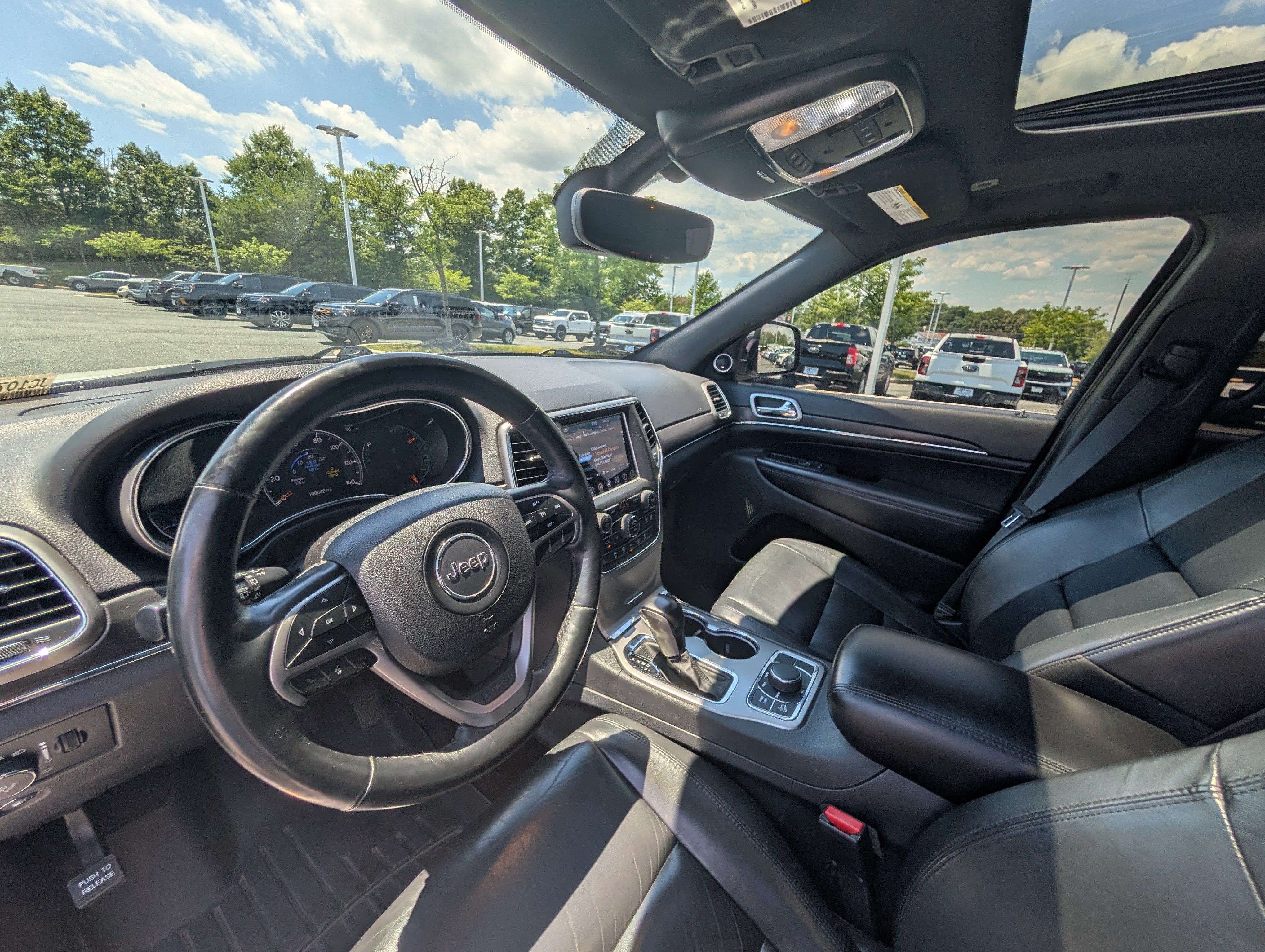 Used 2018 Jeep Grand Cherokee Limited AWD/4WD image 15
