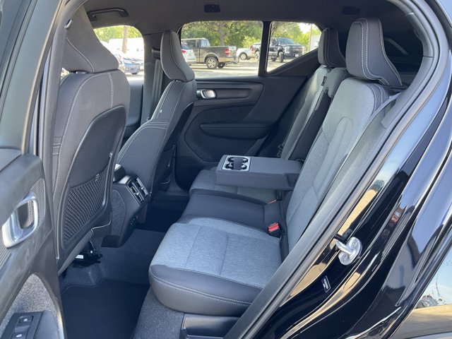 Used 2024 Volvo XC40 B5 Core AWD/4WD image 9