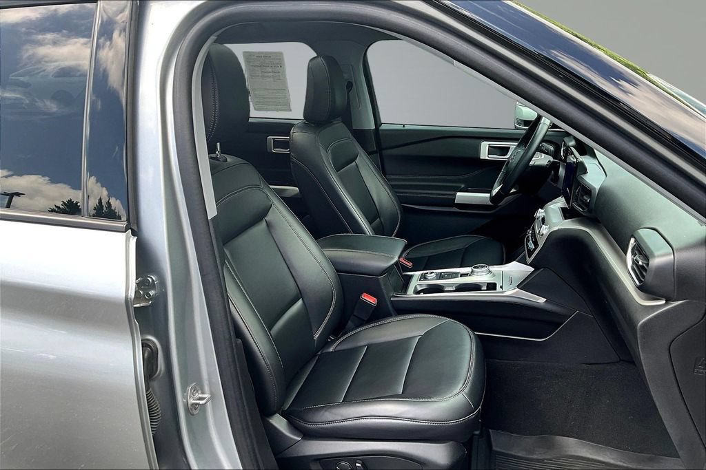 Certified 2023 Ford Explorer XLT w/ Equipment Group 202A AWD/4WD image 33