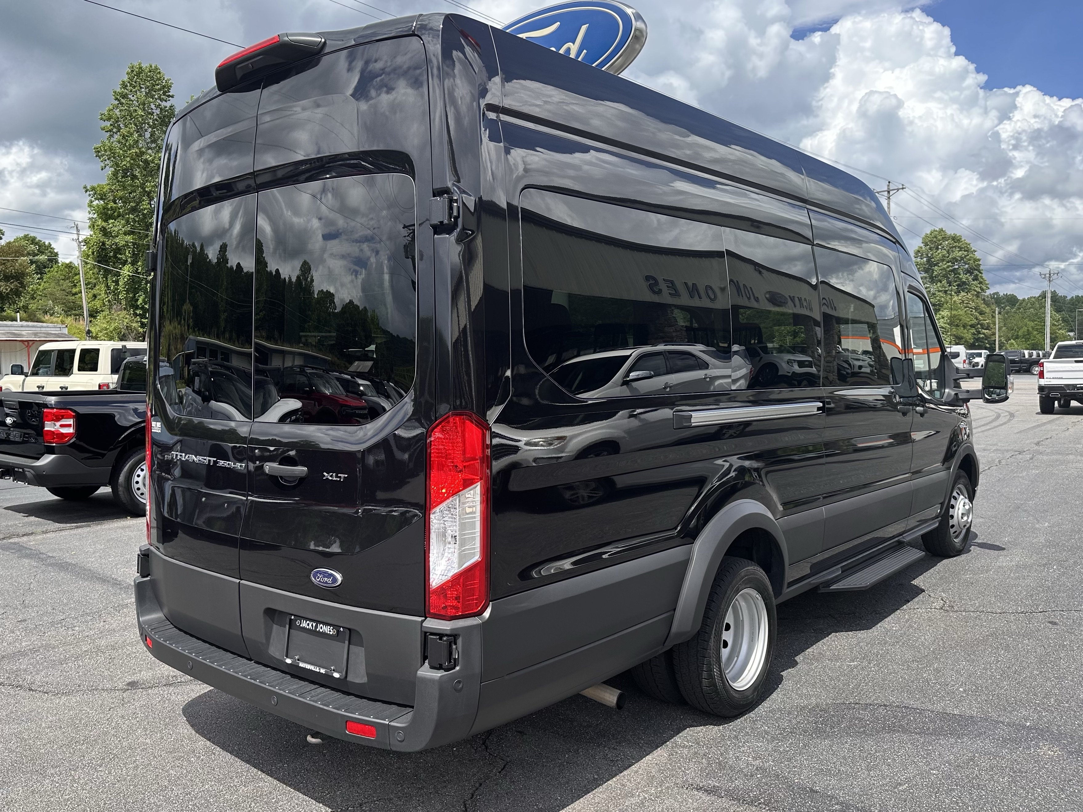 Certified 2025 Ford Transit 350 XLT RWD image 5