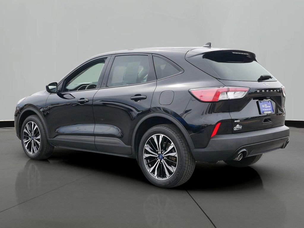 Certified 2022 Ford Escape SE w/ SE Sport Appearance Package image 3