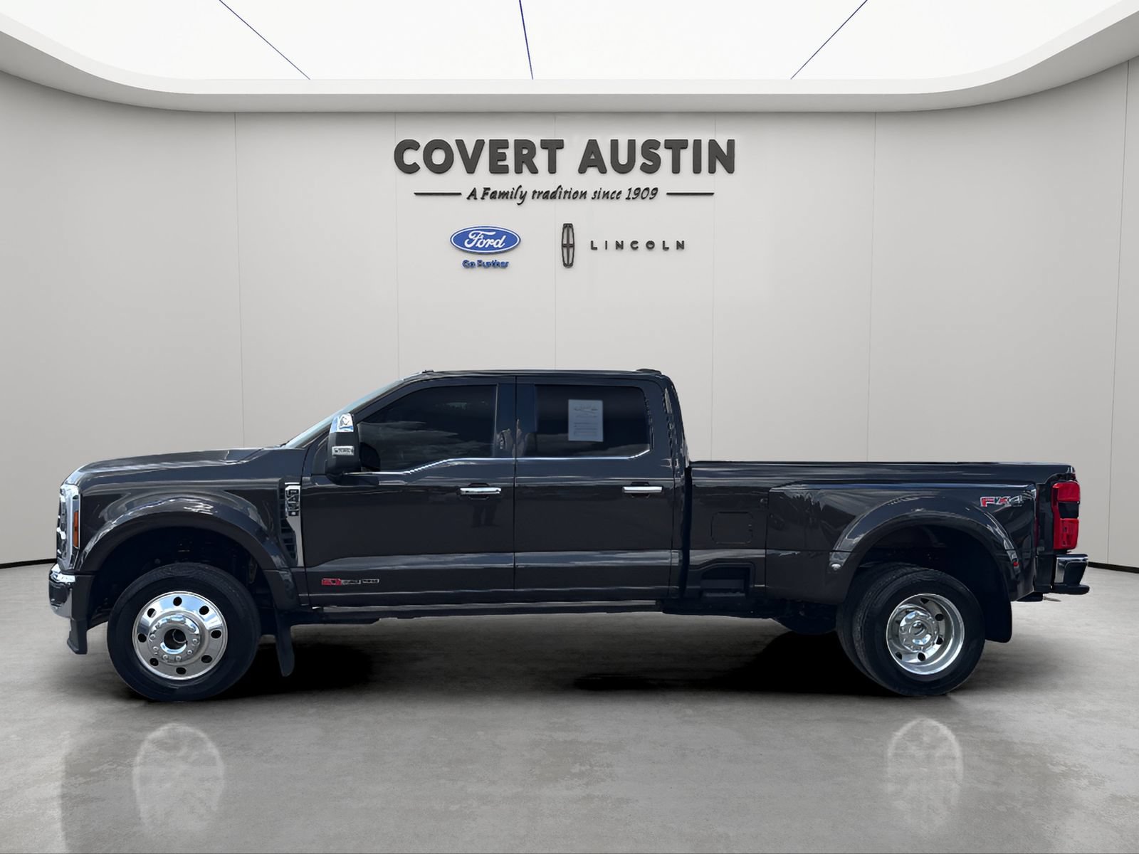 Certified 2024 Ford F450 Lariat w/ Lariat Ultimate Package AWD/4WD image 2