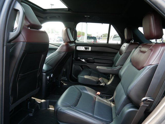 Certified 2023 Ford Explorer Platinum w/ Technology Package AWD/4WD image 13