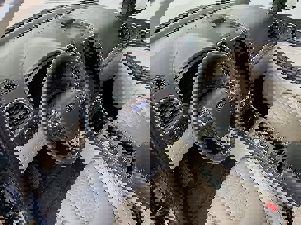 Certified 2024 Ford Edge Titanium image 9