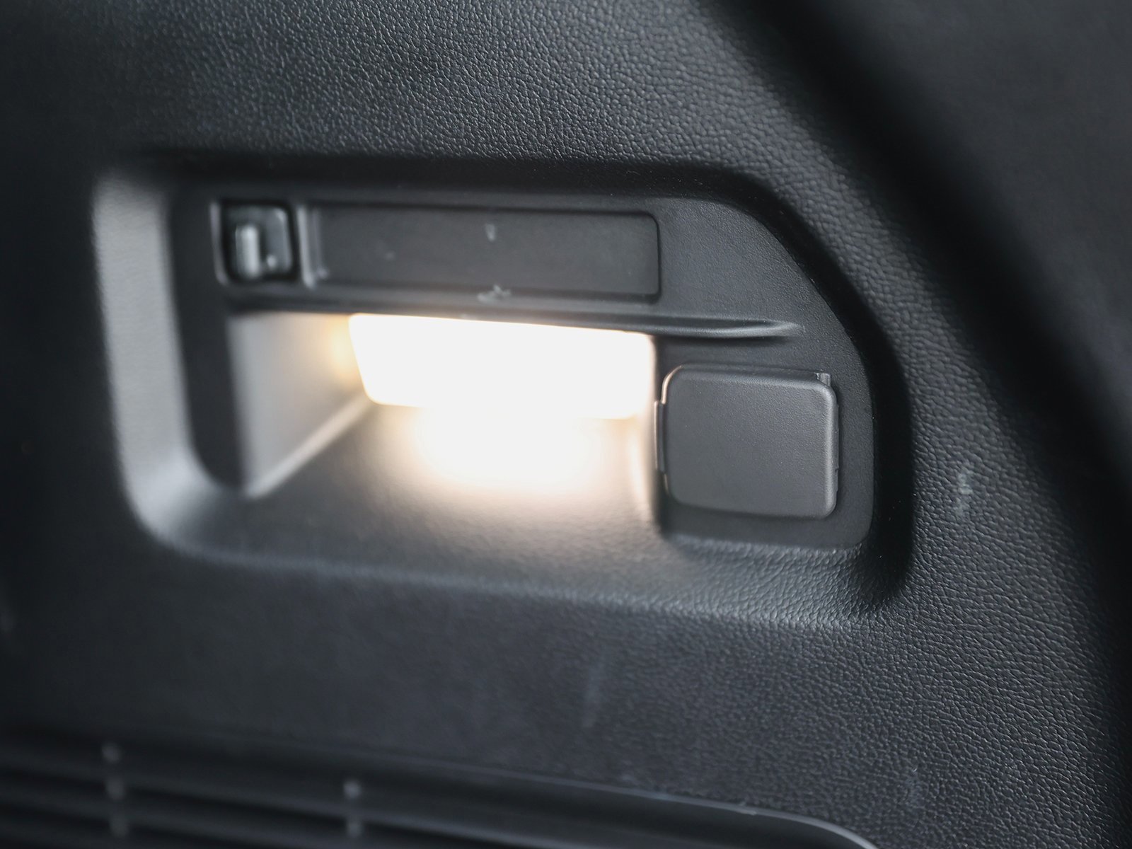 Certified 2022 Ford Explorer XLT w/ Class IV Trailer Tow Package image 16