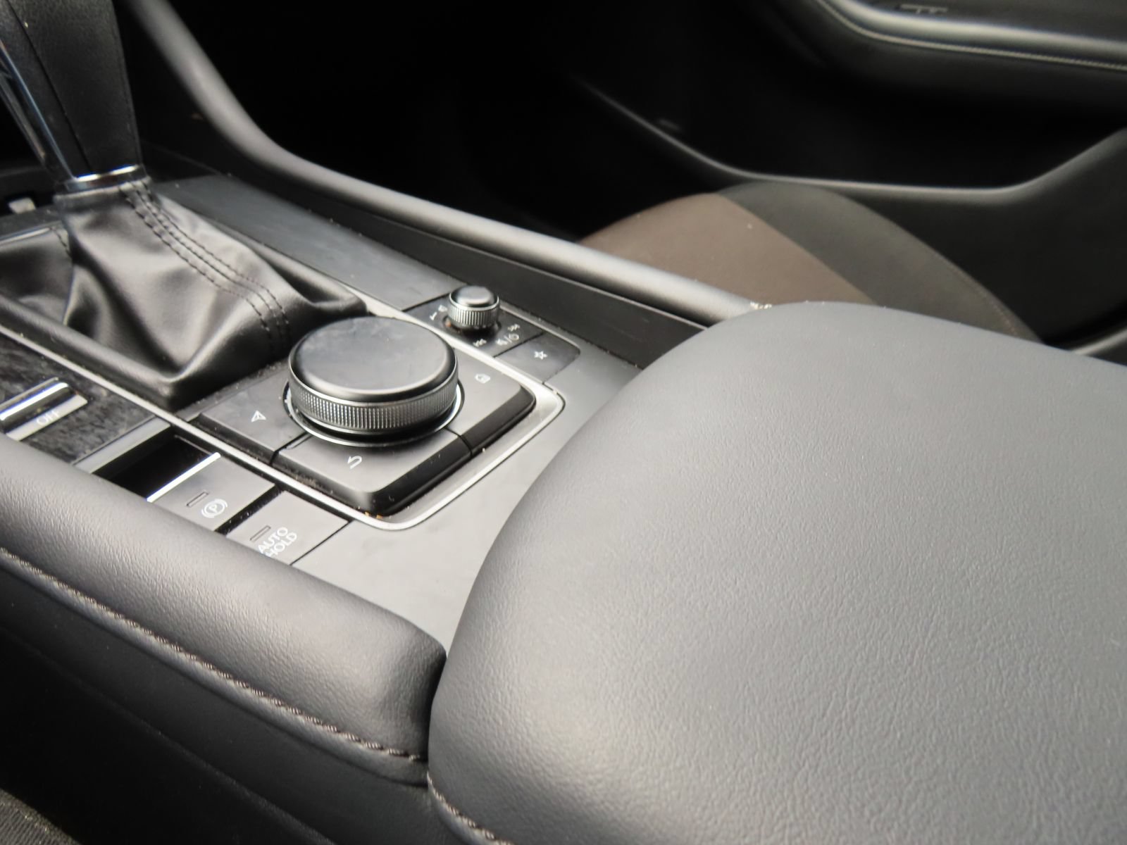 Used 2020 MAZDA MAZDA3 Sedan FWD image 9