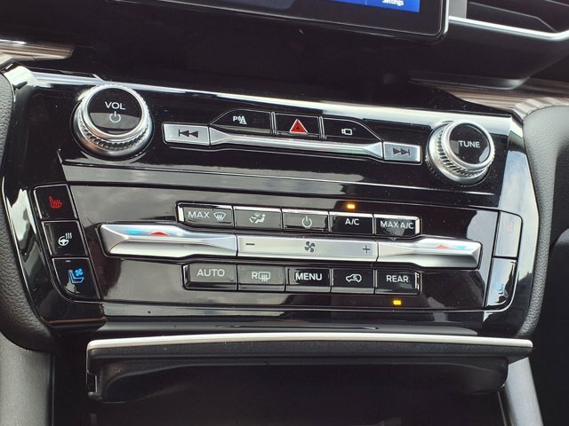 Certified 2022 Ford Explorer Limited w/ Hybrid Equipment Group 310A AWD/4WD image 6