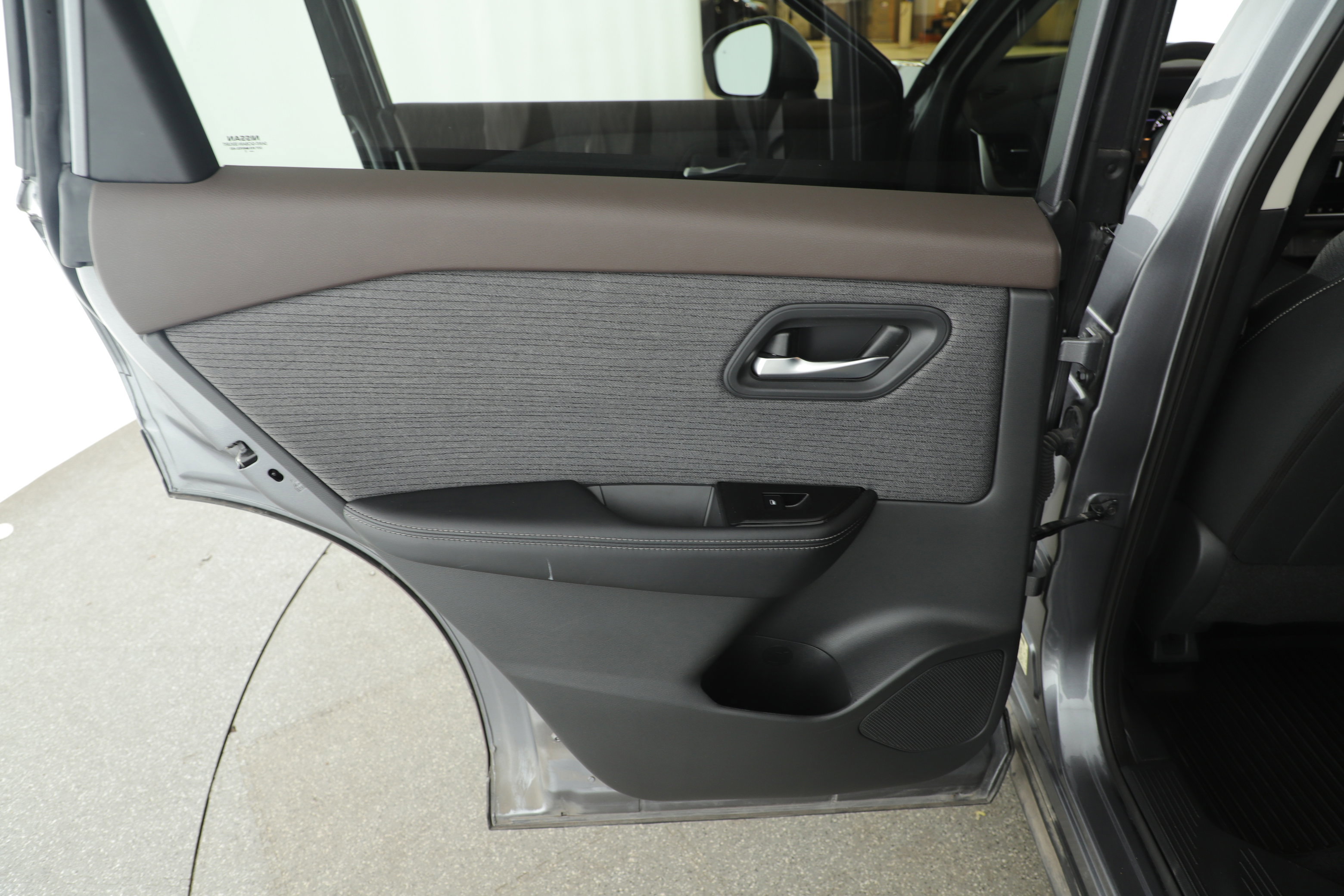 Used 2021 Nissan Rogue SV image 11