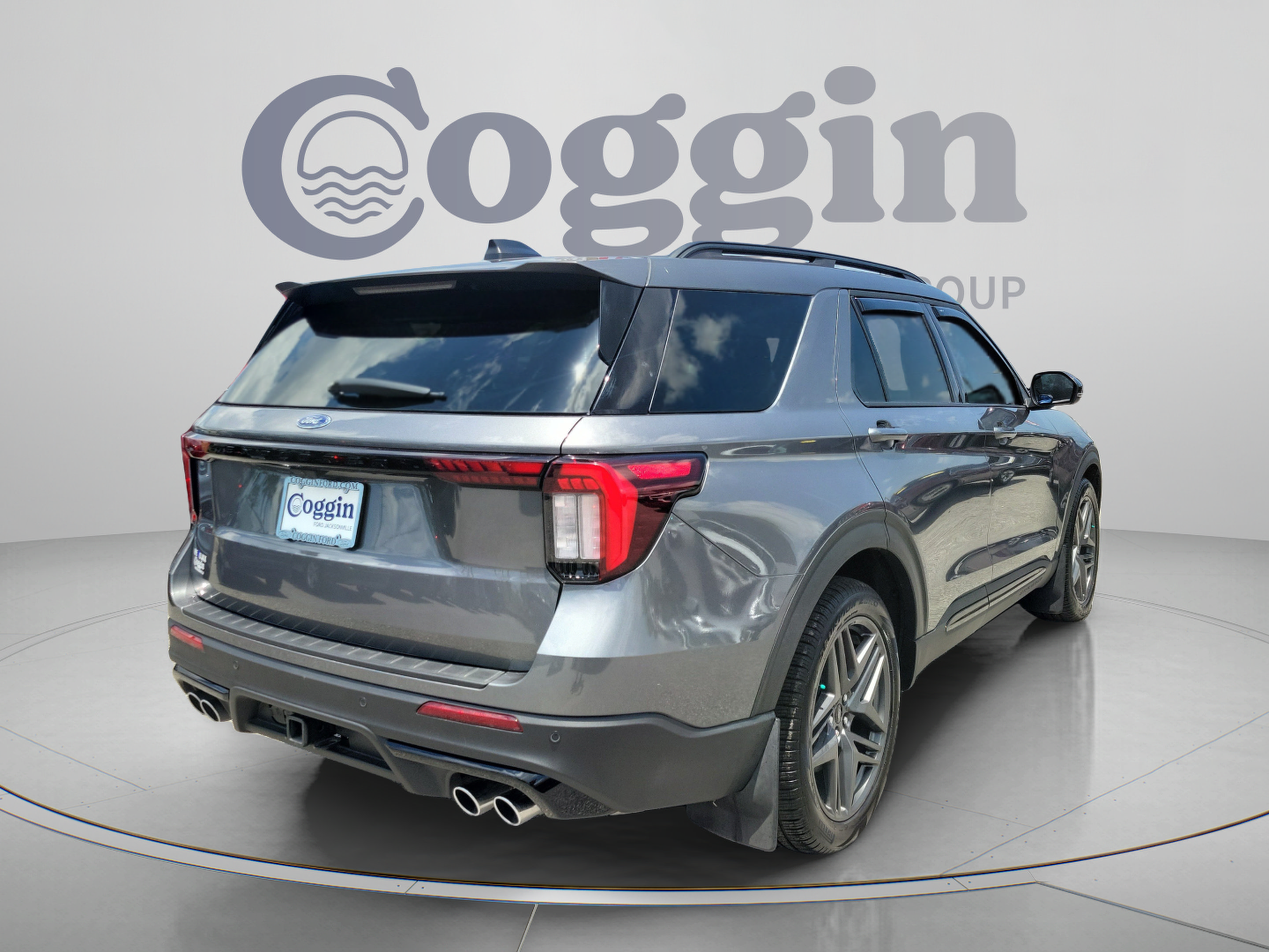 Certified 2025 Ford Explorer ST AWD/4WD image 3