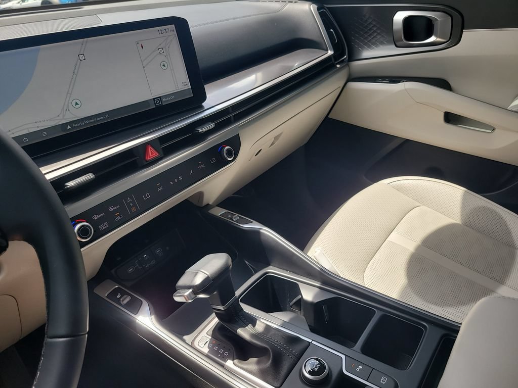 Used 2025 Kia Sorento S FWD image 19