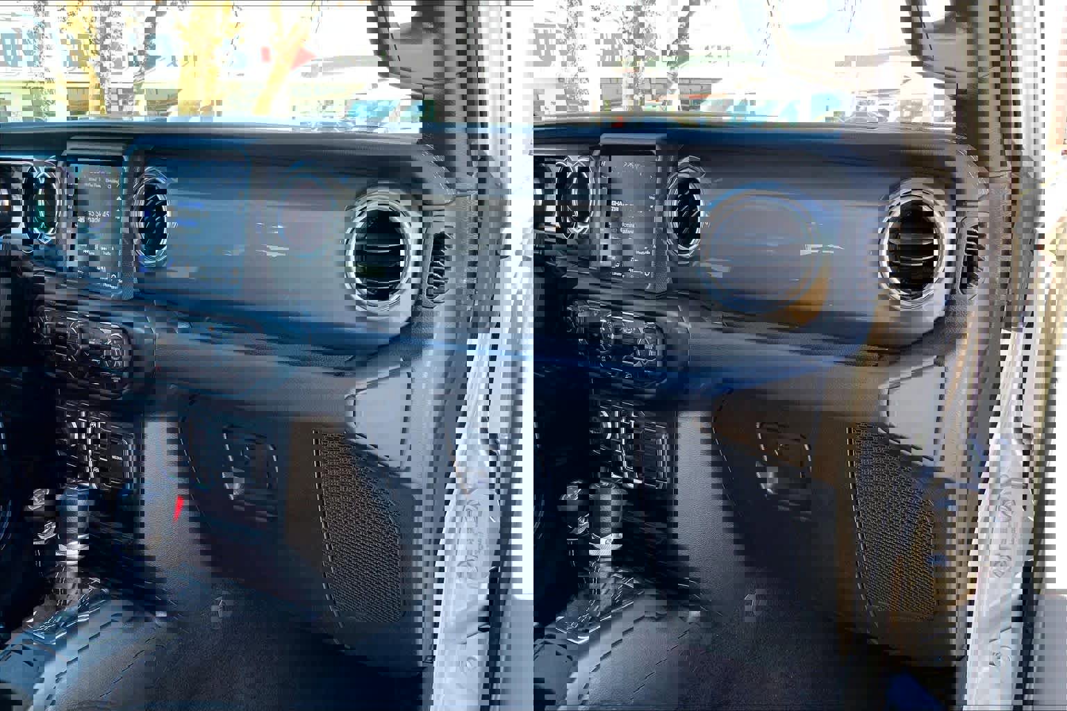 Used 2023 Jeep Gladiator Overland image 18