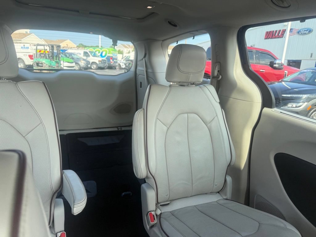 Used 2018 Chrysler Pacifica Limited w/ Advanced Safetytec Group FWD image 71