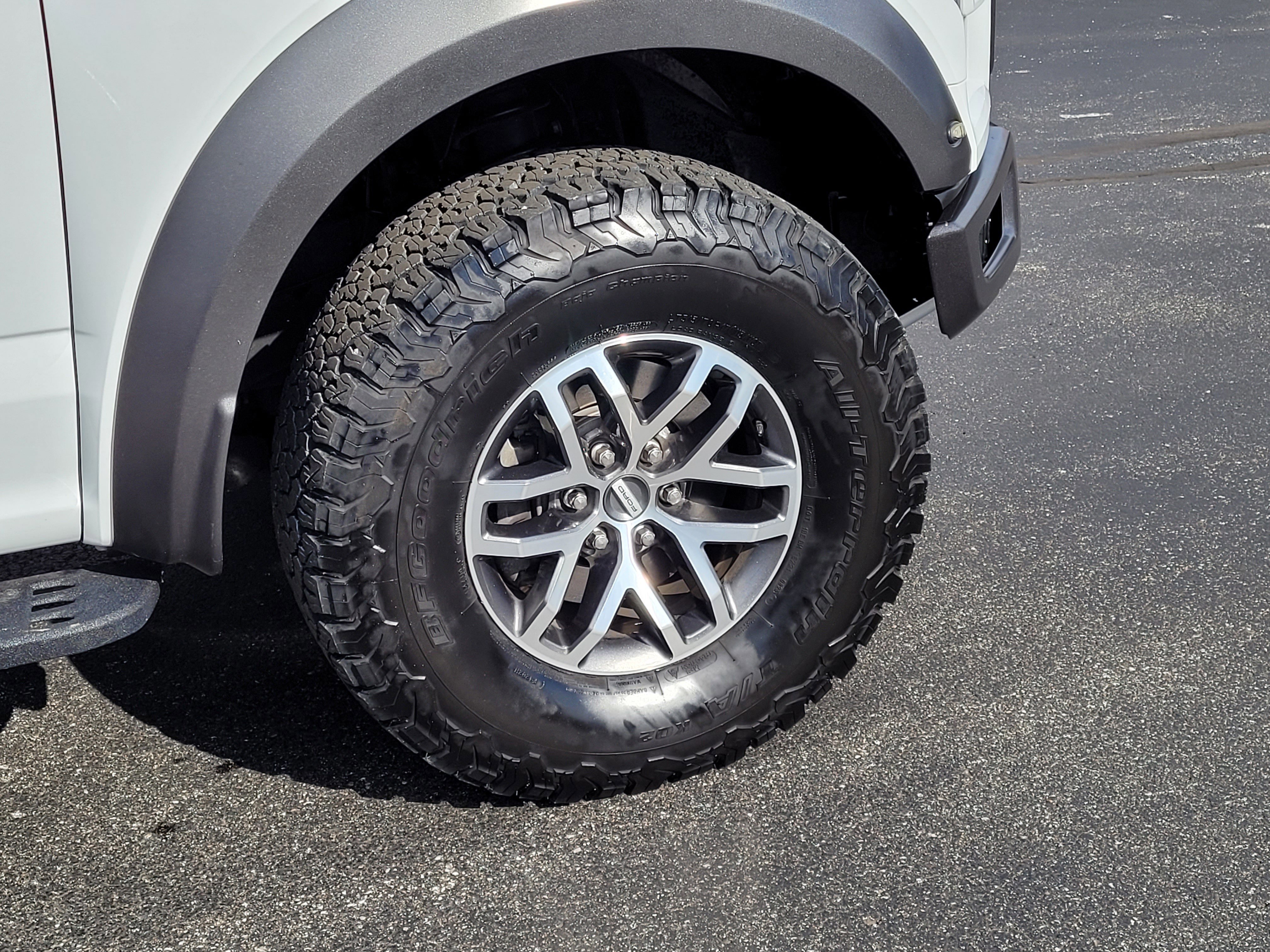 Certified 2018 Ford F150 Raptor w/ Equipment Group 802A Luxury image 11