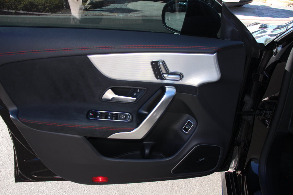 Used 2023 Mercedes-Benz CLA 250 image 22