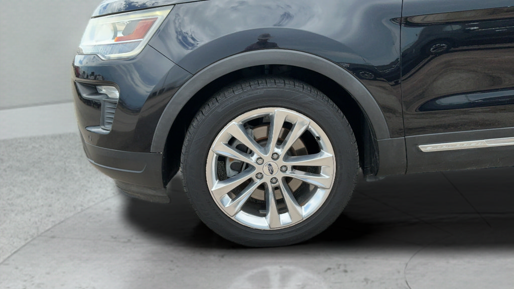 Certified 2019 Ford Explorer XLT w/ Equipment Group 202A FWD image 23