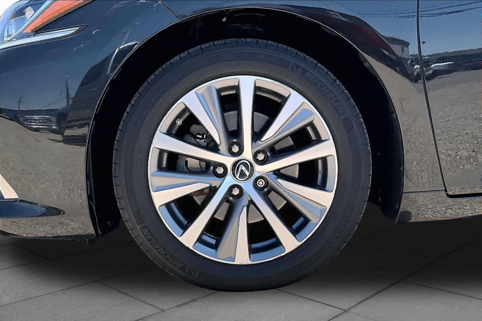 Used 2021 Lexus ES 350 w/ Premium Package FWD image 11
