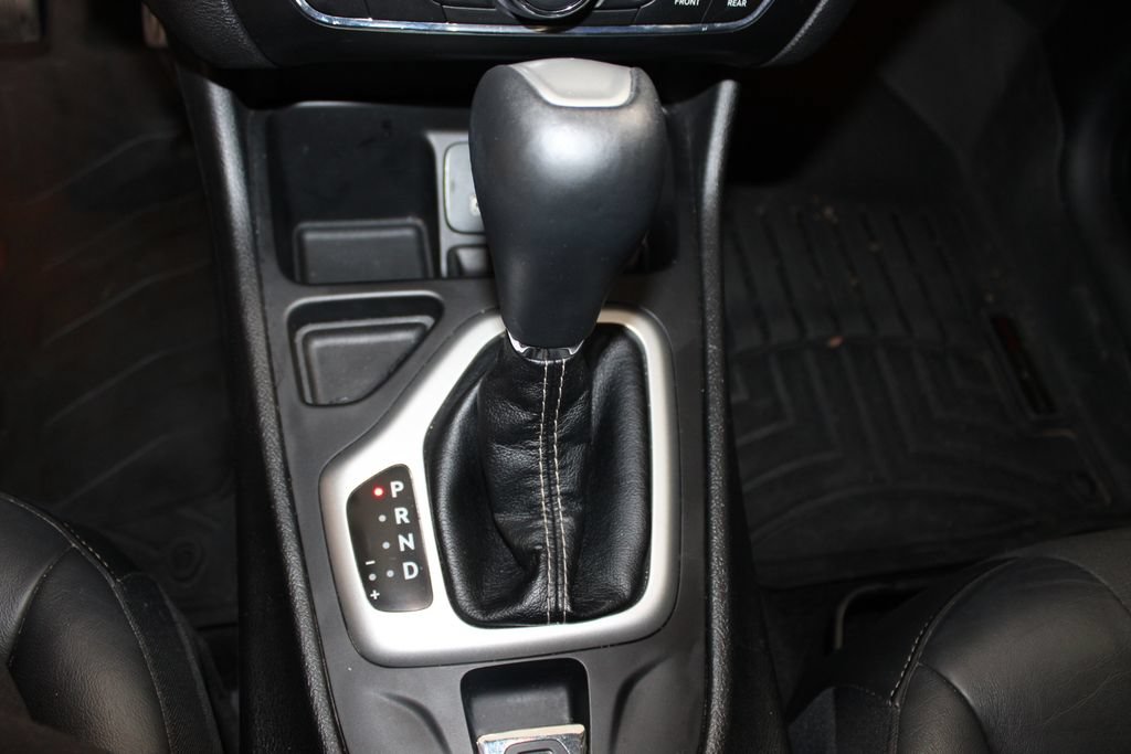 Used 2018 Jeep Cherokee Latitude Plus FWD image 39
